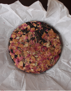 Хун Фэн Мэй Гуй Бин Ча "Красный чай с розой"