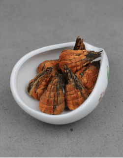 Бай Хэ Хун Та  «Красная Пагода с лепестками Лилии»