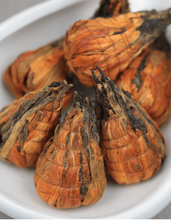 Бай Хэ Хун Та  «Красная Пагода с лепестками Лилии»