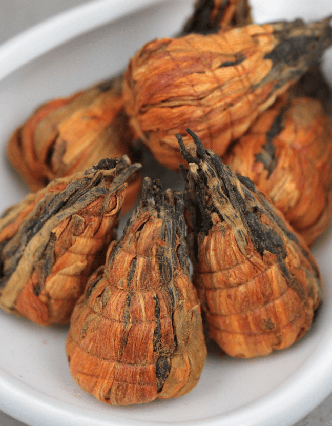 Бай Хэ Хун Та  «Красная Пагода с лепестками Лилии»