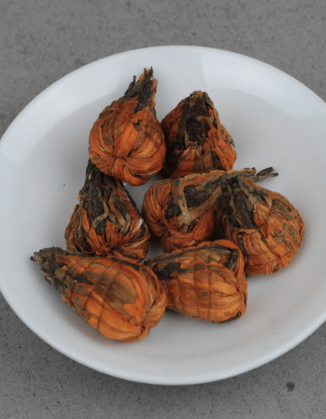 Бай Хэ Хун Та  «Красная Пагода с лепестками Лилии»