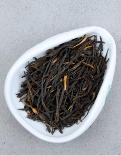 Дянь Хун Сун Чжень «Сосновые Иглы»