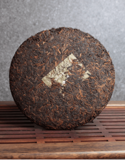 Шу Пуэр «Золотая Игла и Белый Лотос»