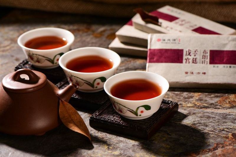 Пьют много китайского чая